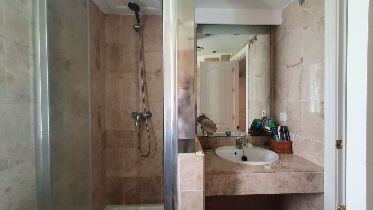 https://cdn.resales-online.com/public/ii7dbiqcgd/properties/0dfed666133411eda97d0217bc231ef4/w1200/24-613bbc26f32d7013d348ef202dd30a43.jpg?v=1659538904