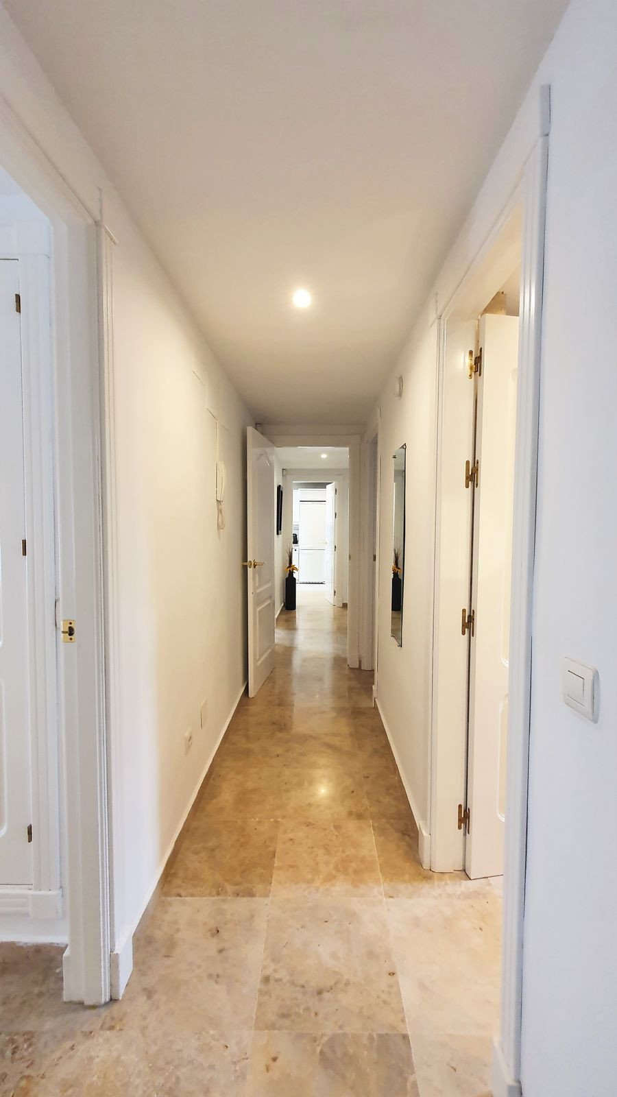 https://cdn.resales-online.com/public/ii7dbiqcgd/properties/0dfed666133411eda97d0217bc231ef4/w1200/32-e7f90ea5feef5e01d64d74d6b6d8a834.jpg?v=1661186378