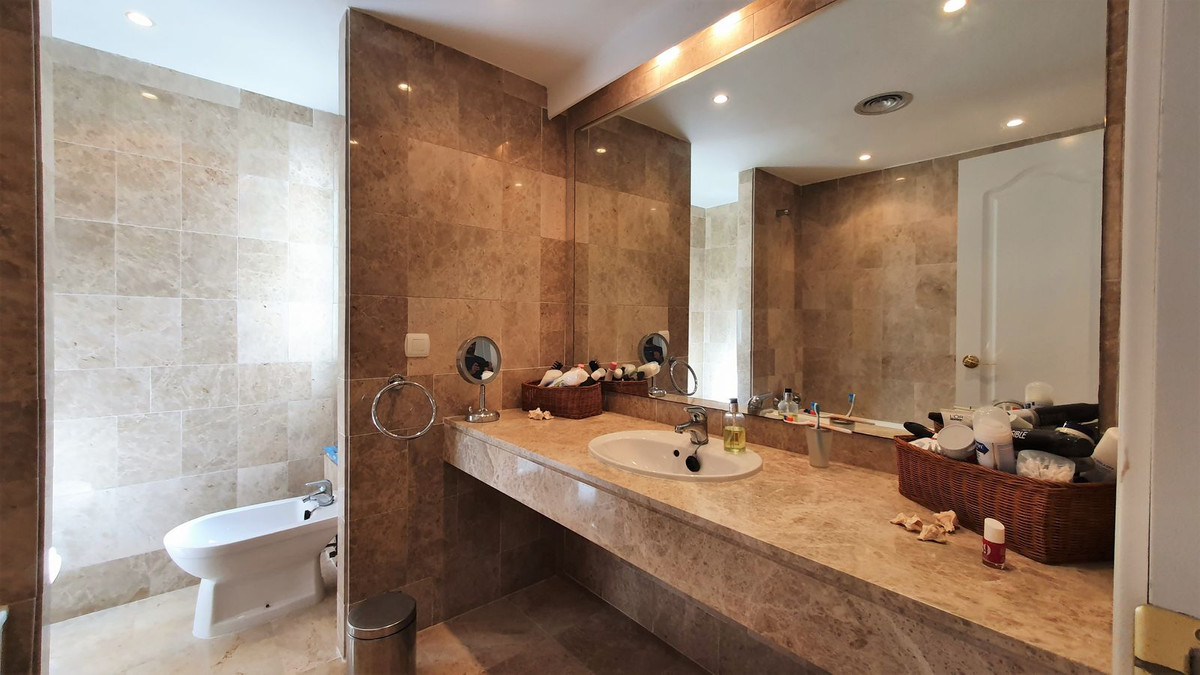 https://cdn.resales-online.com/public/ii7dbiqcgd/properties/0dfed666133411eda97d0217bc231ef4/w1200/34-2e8657844e540eba0189d71f472ffca9.jpg?v=1661186378