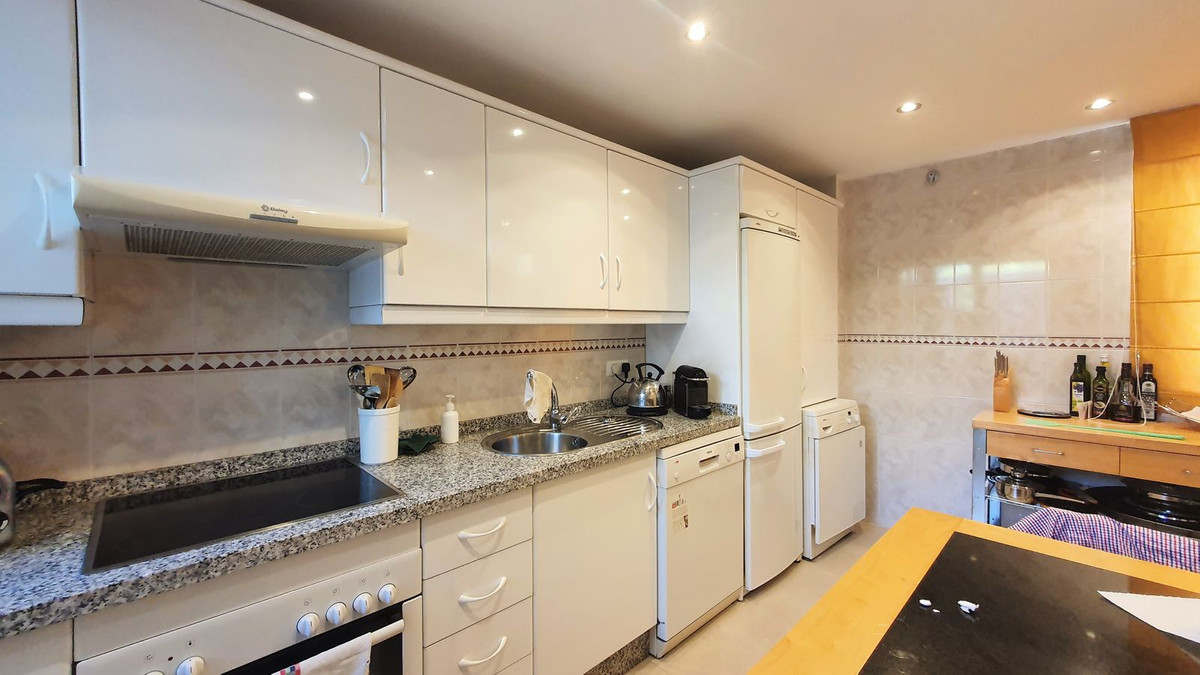 https://cdn.resales-online.com/public/ii7dbiqcgd/properties/0dfed666133411eda97d0217bc231ef4/w1200/8-e64a9055bba3e77ac8aca3b893cdf826.jpg?v=1659538904