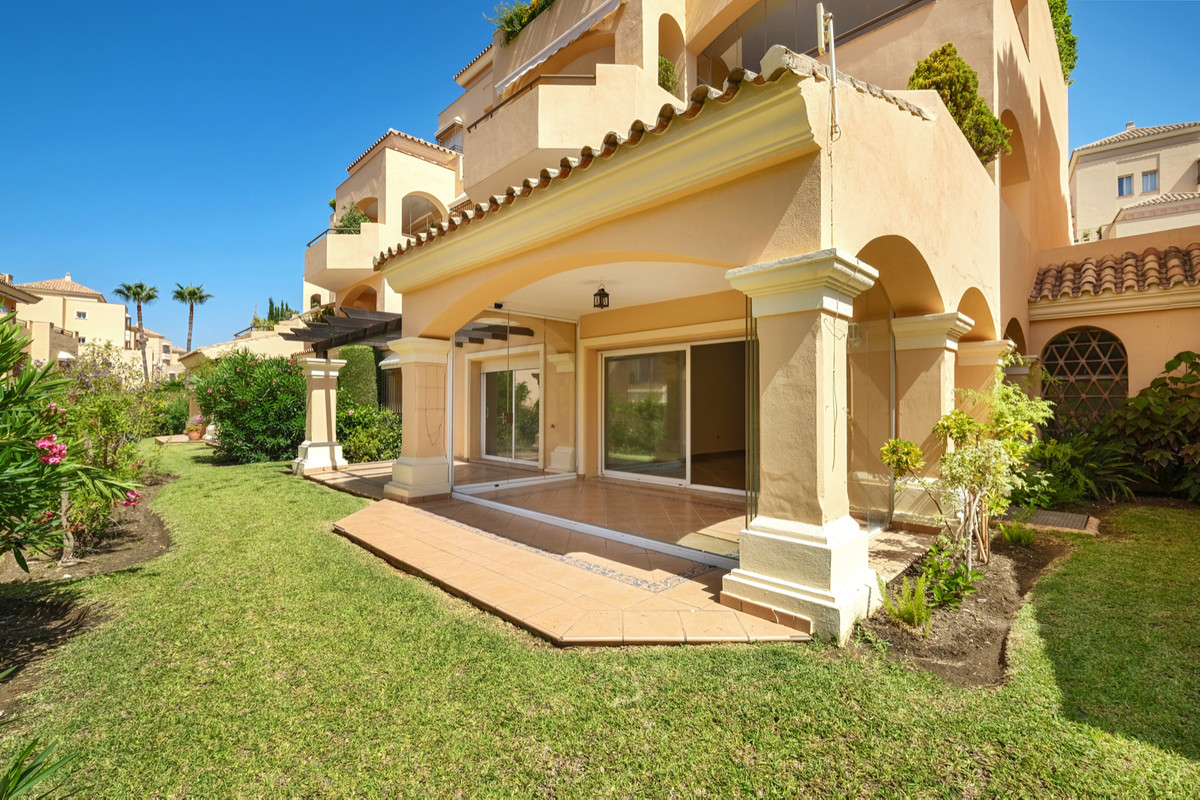 https://cdn.resales-online.com/public/ilmgg1itp5/properties/b8bcbd2713ab11eda97d0217bc231ef4/w1200/1-7980e48d732b6fc85c14b43b94d2aa54.jpg?v=1659589977
