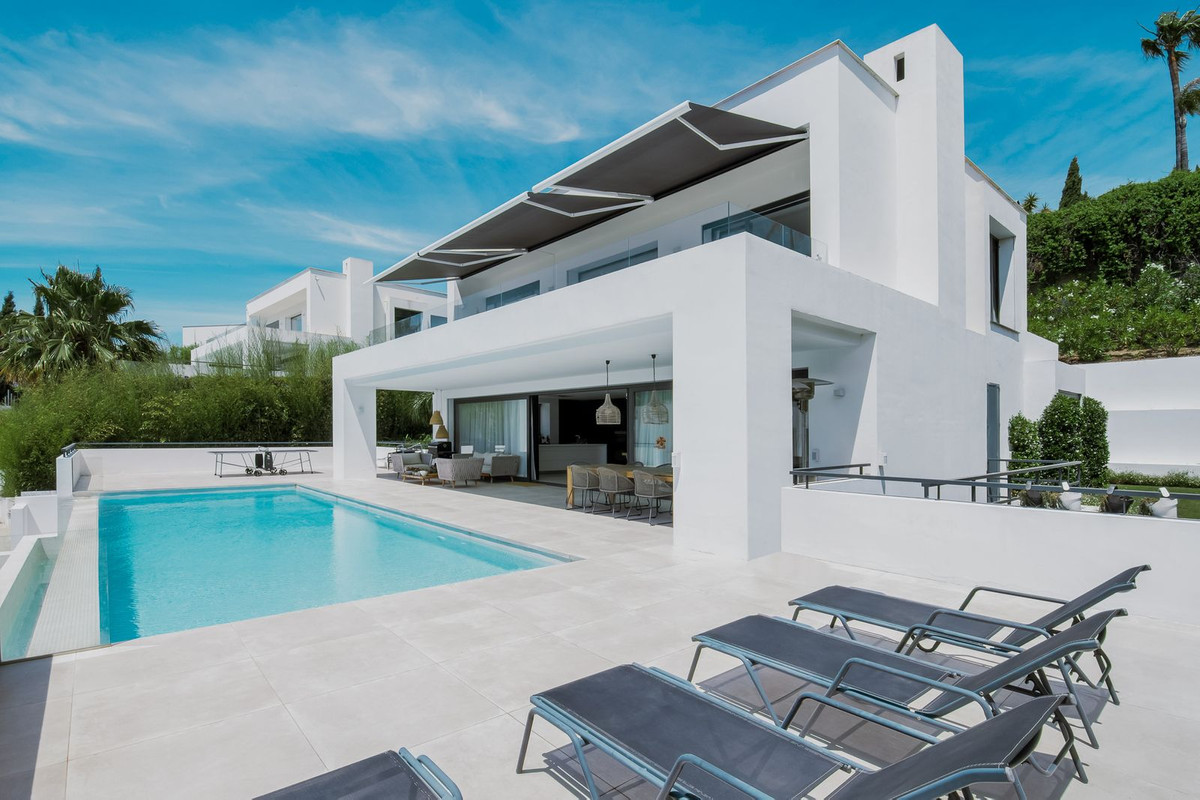 https://cdn.resales-online.com/public/14ldb8kixc/properties/144b7e3c22c511eda97d0217bc231ef4/w1200/1-7980e48d732b6fc85c14b43b94d2aa54.jpg?v=1661251406