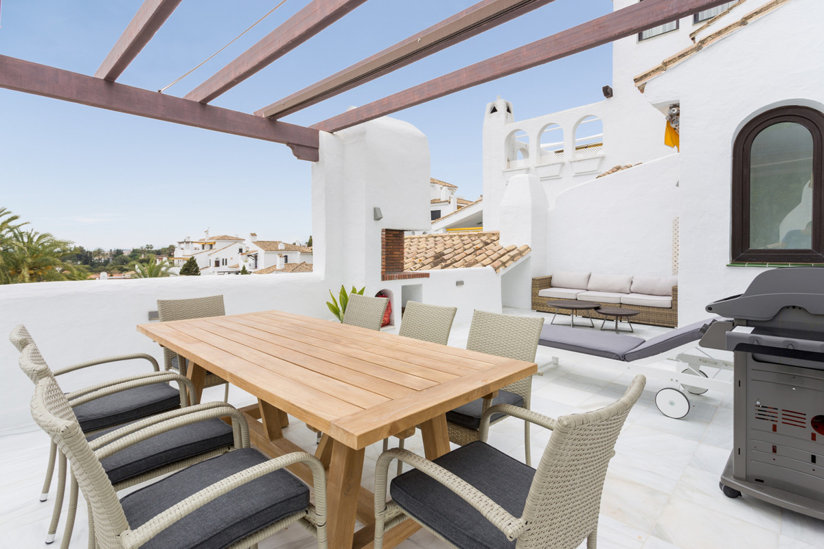 https://cdn.resales-online.com/public/v3ii8gsn5j/properties/f407e8dc3eea11edad230217bc231ef4/w1200/1-7980e48d732b6fc85c14b43b94d2aa54.jpg?v=1664345035