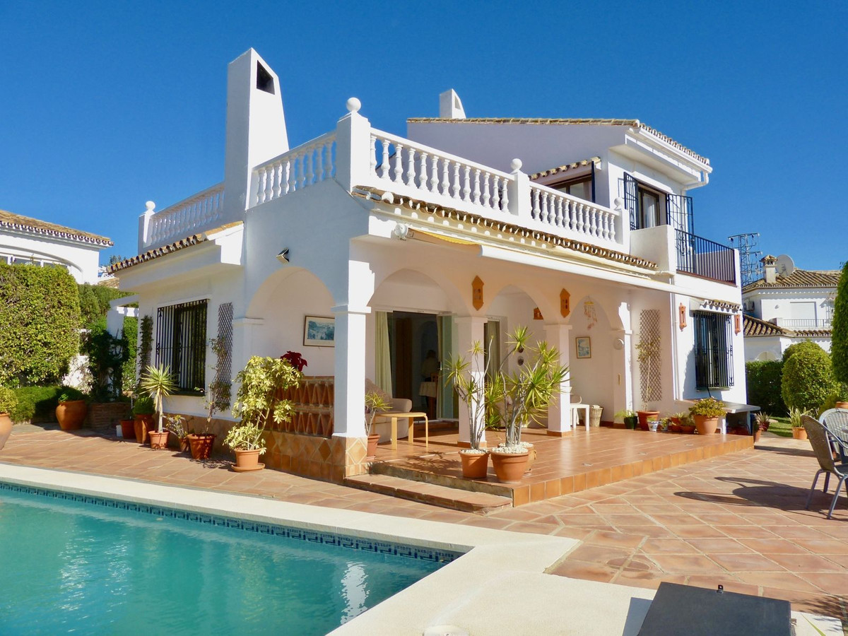 https://cdn.resales-online.com/public/r6fpf5cduc/properties/37f92fbf77b311ed98460217bc231ef4/w1200/1-7980e48d732b6fc85c14b43b94d2aa54.jpg?v=1670589234