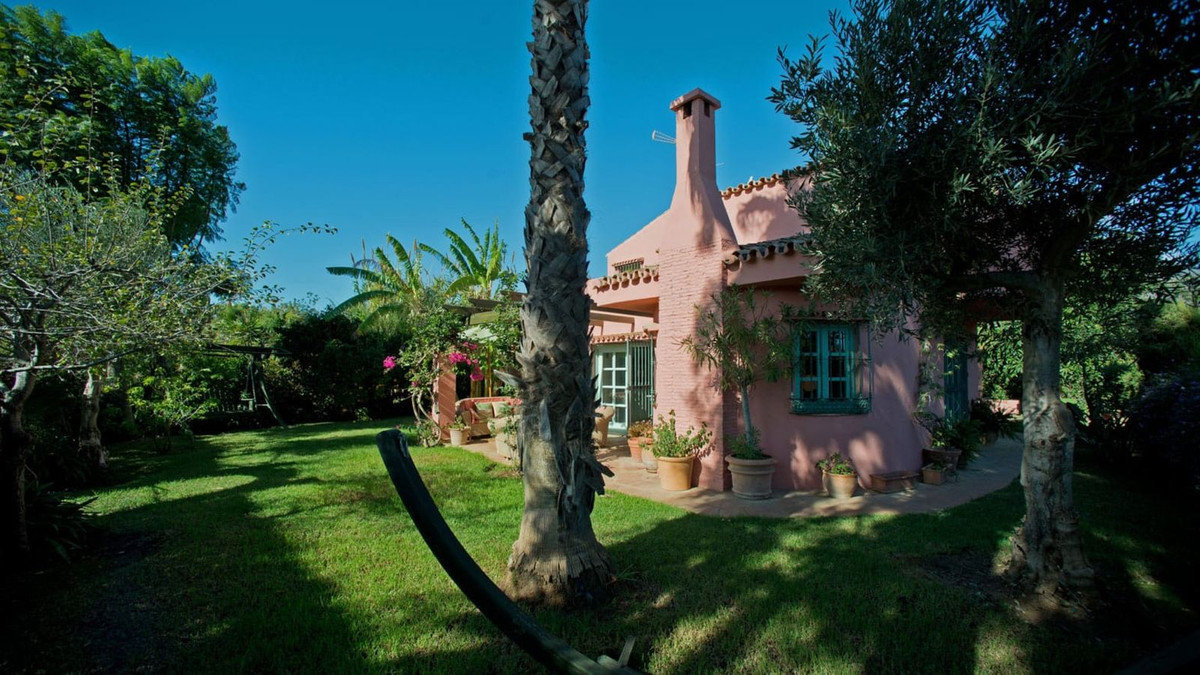 https://cdn.resales-online.com/public/6n7sm0sb4i/properties/c1d6a52d77ae11ed98460217bc231ef4/w1200/1-7980e48d732b6fc85c14b43b94d2aa54.jpg?v=1670588237