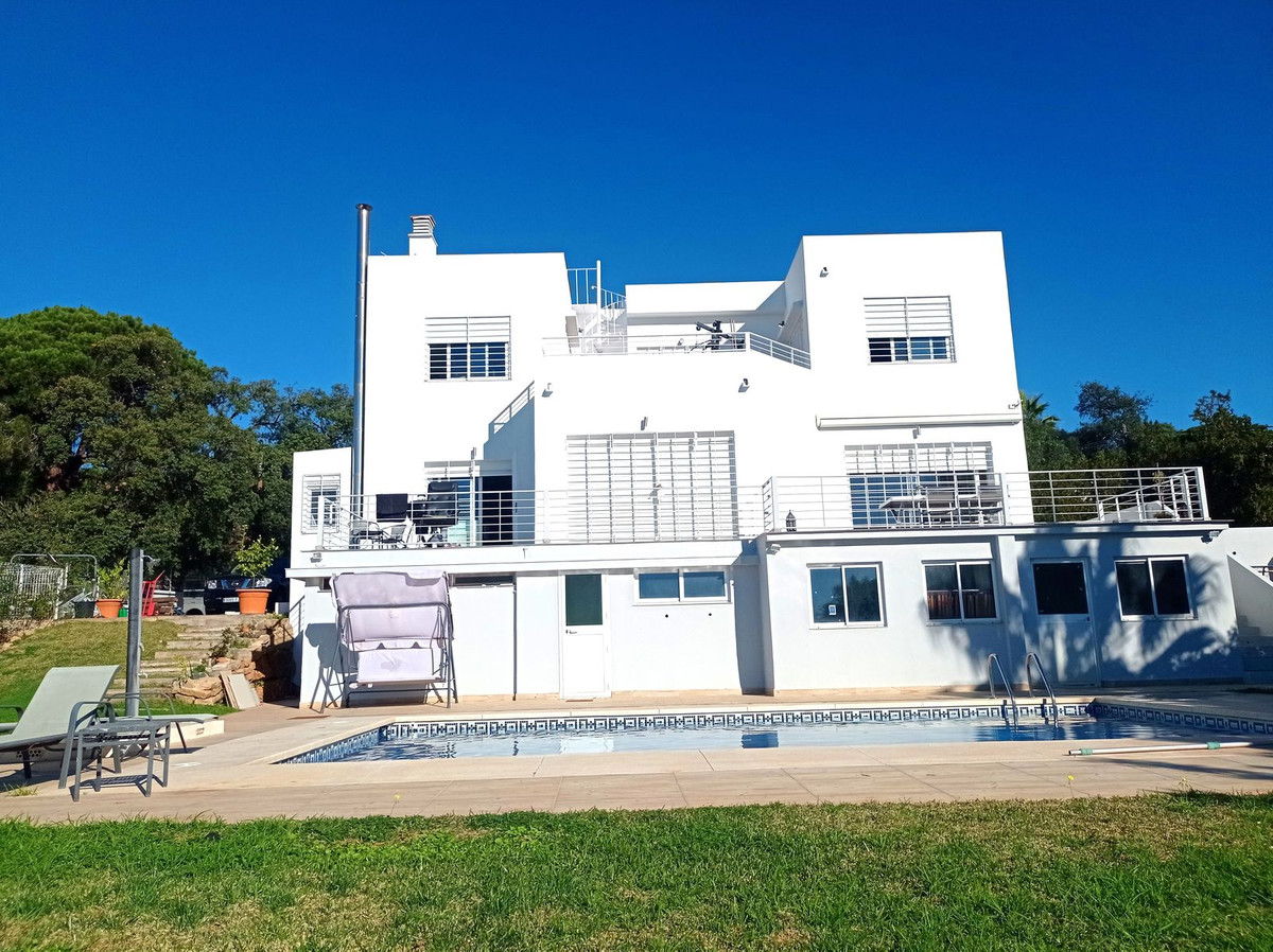 https://cdn.resales-online.com/public/lez7769oty/properties/99a6c02c903311ed98460217bc231ef4/w1200/1-7980e48d732b6fc85c14b43b94d2aa54.jpg?v=1673361411