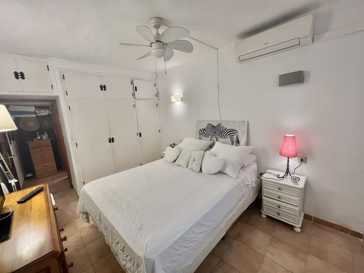https://cdn.resales-online.com/public/aa2saqz9w9/properties/cd5c3b1a9b0d11eda53f0217bc231ef4/w1200/11-20939a0134ad724a8cb2a801094d15a4.jpg?v=1674479736