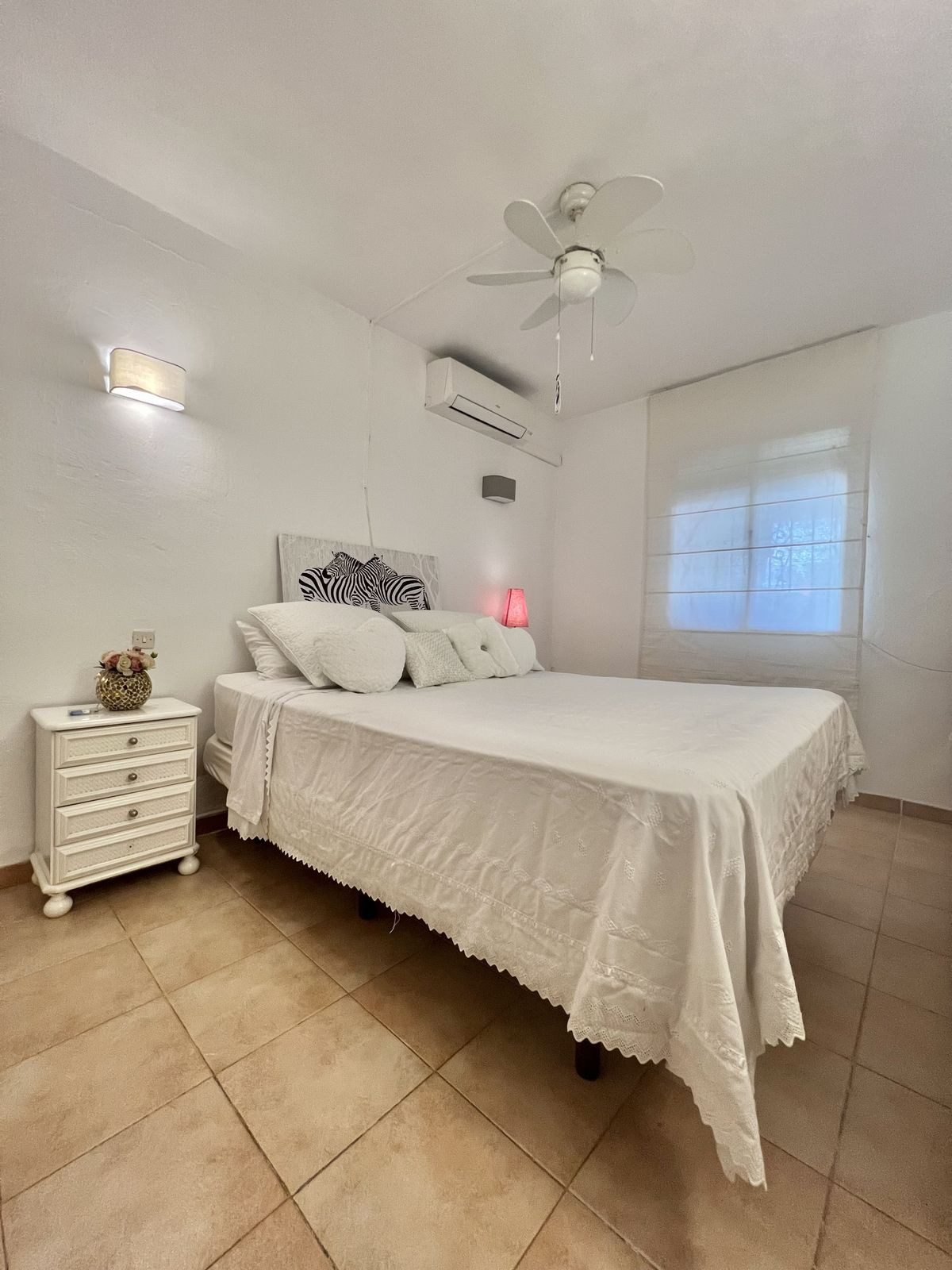 https://cdn.resales-online.com/public/aa2saqz9w9/properties/cd5c3b1a9b0d11eda53f0217bc231ef4/w1200/12-53013098fcab6c38b1379cd33298e050.jpg?v=1674479736