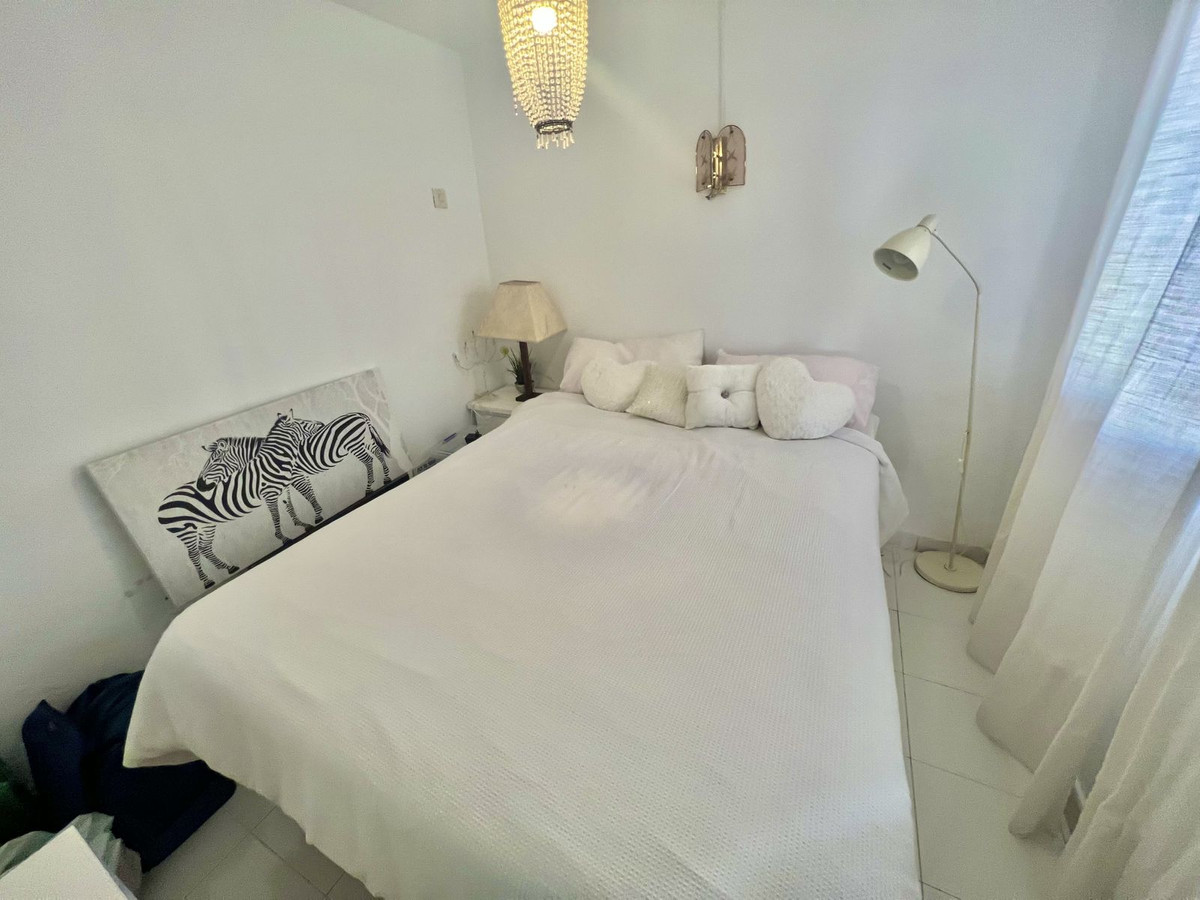 https://cdn.resales-online.com/public/aa2saqz9w9/properties/cd5c3b1a9b0d11eda53f0217bc231ef4/w1200/13-5fd73dea700db77384c091ca9818b1a9.jpg?v=1674479736