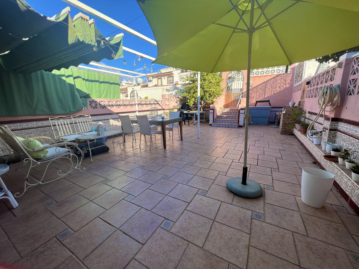 https://cdn.resales-online.com/public/aa2saqz9w9/properties/cd5c3b1a9b0d11eda53f0217bc231ef4/w1200/16-ec67b526875bf0124b6ce4328a754439.jpg?v=1674479736
