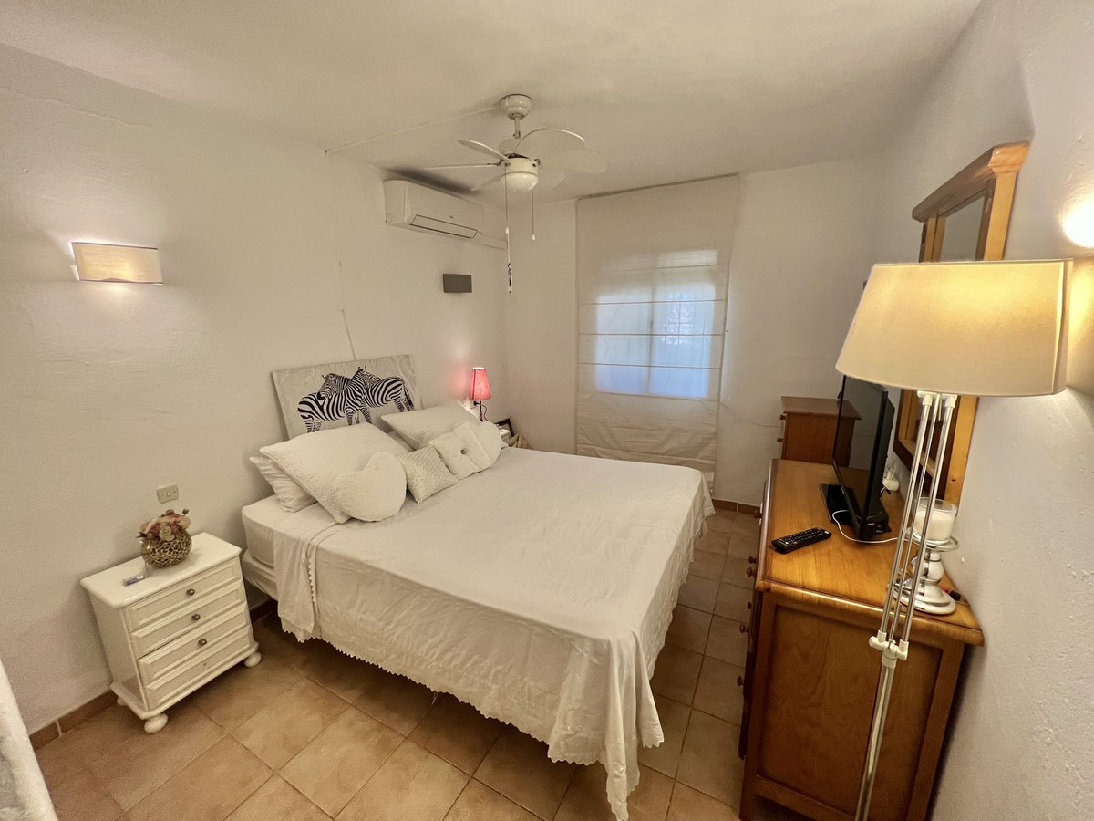 https://cdn.resales-online.com/public/aa2saqz9w9/properties/cd5c3b1a9b0d11eda53f0217bc231ef4/w1200/3-e898b2bb2a2fdfd06d2c39894dce8316.jpg?v=1674479736