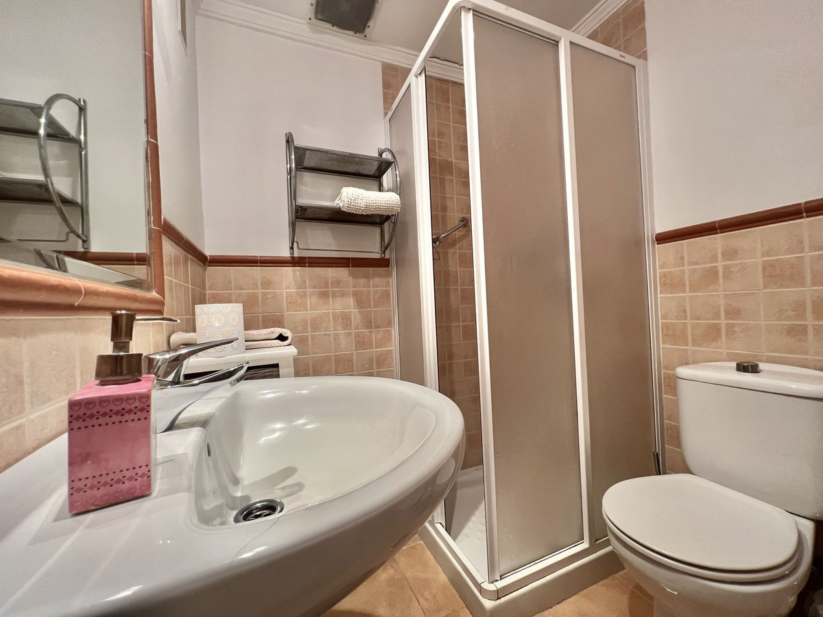 https://cdn.resales-online.com/public/aa2saqz9w9/properties/cd5c3b1a9b0d11eda53f0217bc231ef4/w1200/4-c23c0f86247804fa50226aecd8b0b2c8.jpg?v=1674479736