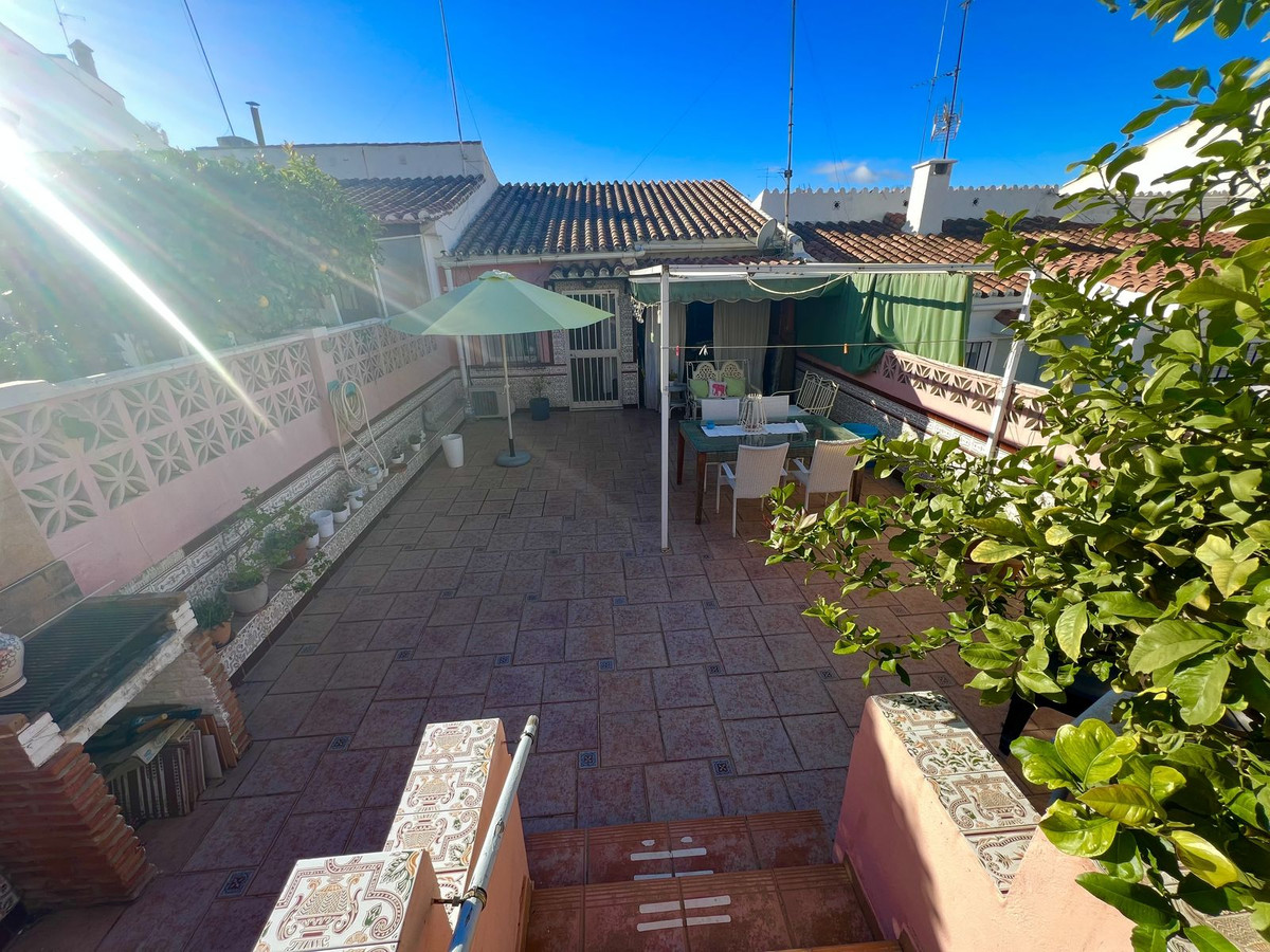 https://cdn.resales-online.com/public/aa2saqz9w9/properties/cd5c3b1a9b0d11eda53f0217bc231ef4/w1200/5-3595ad71cbd87be6c3643a4285ef4791.jpg?v=1674479736
