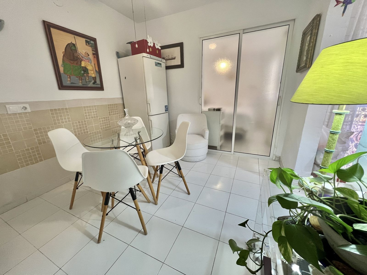 https://cdn.resales-online.com/public/aa2saqz9w9/properties/cd5c3b1a9b0d11eda53f0217bc231ef4/w1200/7-aa4cc561180b369757c0bb4af9886cd3.jpg?v=1674479736