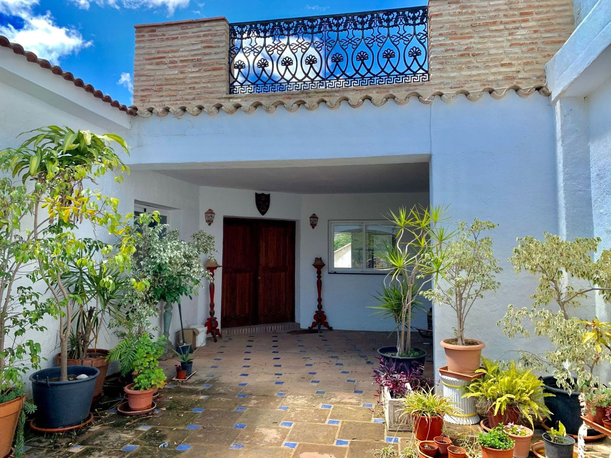 https://cdn.resales-online.com/public/ims446mugq/properties/3416ec599f2911eda53f0217bc231ef4/w1200/1-7980e48d732b6fc85c14b43b94d2aa54.jpg?v=1674927360