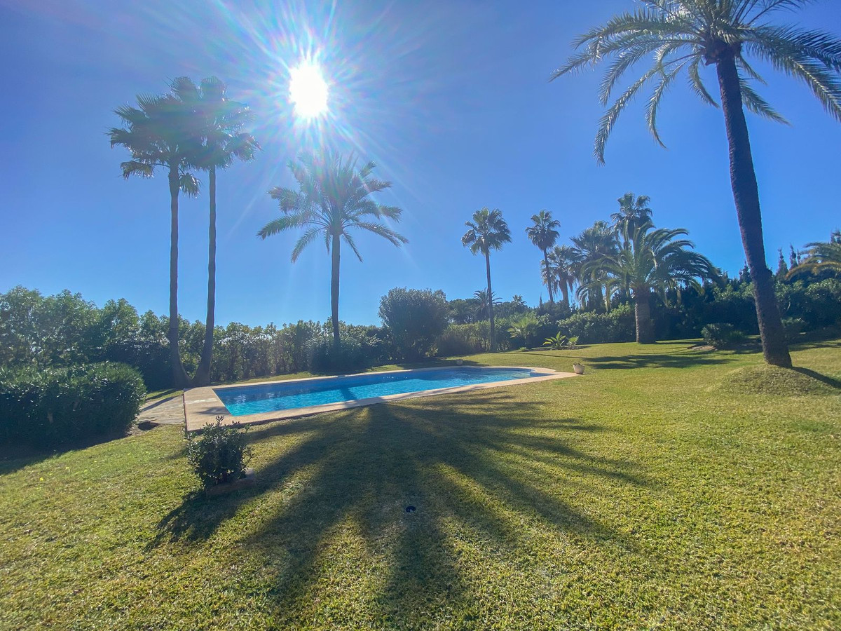 https://cdn.resales-online.com/public/6pcoehzhpl/properties/a8dfa90a974611eda53f0217bc231ef4/w1200/1-7980e48d732b6fc85c14b43b94d2aa54.jpg?v=1675446541