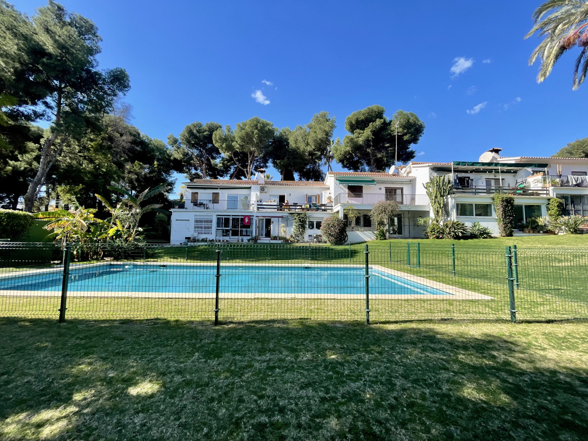 https://cdn.resales-online.com/public/92cqrna9i0/properties/3cd22e2cb72811ed84bd0217bc231ef4/w1200/1-7980e48d732b6fc85c14b43b94d2aa54.jpg?v=1677565496