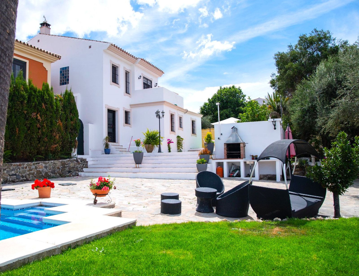 https://cdn.resales-online.com/public/u3l2ad5ic9/properties/b234c065b6a211ed84bd0217bc231ef4/w1200/1-7980e48d732b6fc85c14b43b94d2aa54.jpg?v=1677676183