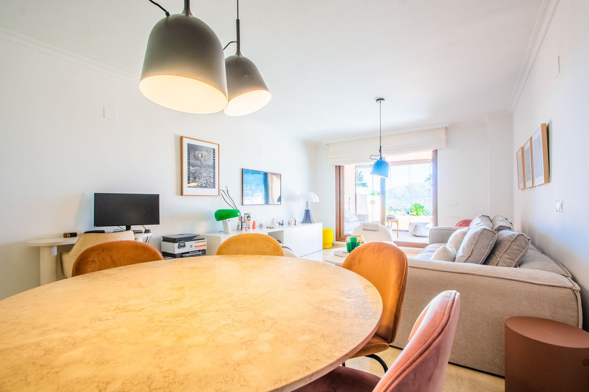 https://cdn.resales-online.com/public/sb5m6pabs6/properties/07007a62bc3611ed84bd0217bc231ef4/w1200/1-7980e48d732b6fc85c14b43b94d2aa54.jpg?v=1678123387