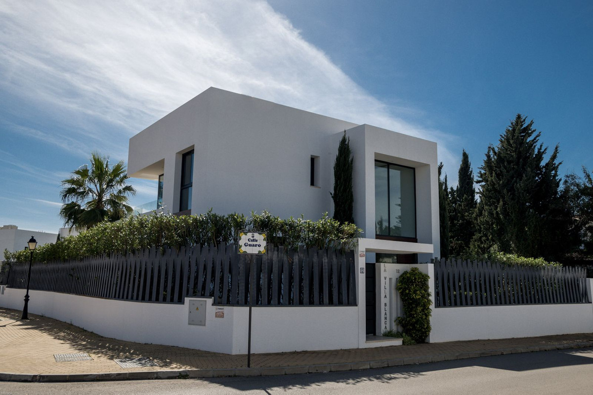 https://cdn.resales-online.com/public/ud1c36n6d0/properties/809ac3f5bcc911ed84bd0217bc231ef4/w1200/1-7980e48d732b6fc85c14b43b94d2aa54.jpg?v=1678190074