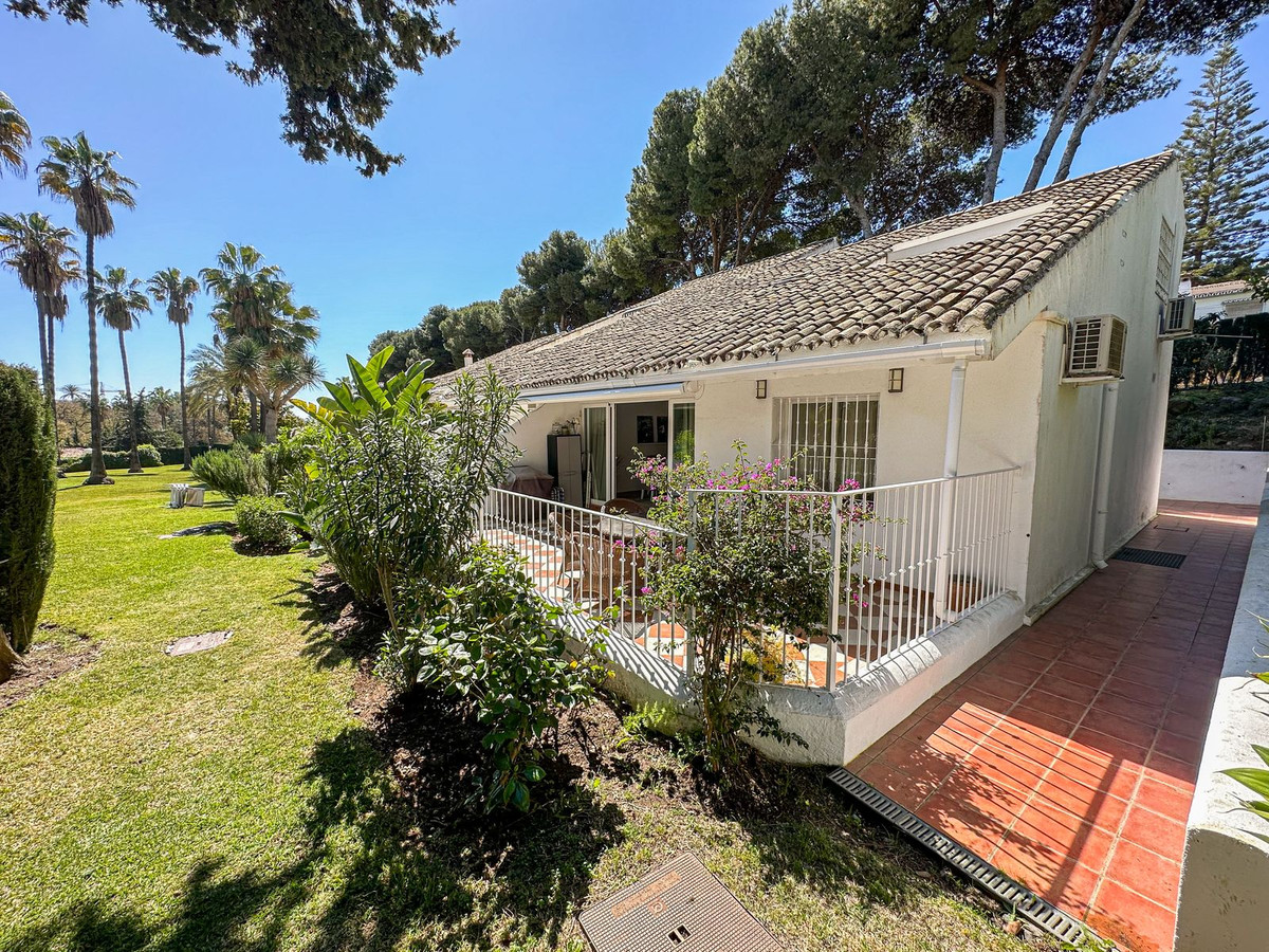 https://cdn.resales-online.com/public/pi5aa0dtx3/properties/d1033f43ca5611ed84bd0217bc231ef4/w1200/1-7980e48d732b6fc85c14b43b94d2aa54.jpg?v=1679675127