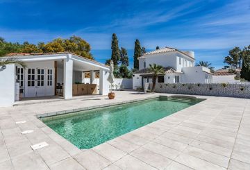 https://cdn.resales-online.com/public/tswlgl7ffq/properties/a368ad88cd5011ed84bd0217bc231ef4/w1200/1-7980e48d732b6fc85c14b43b94d2aa54.jpg?v=1680003188