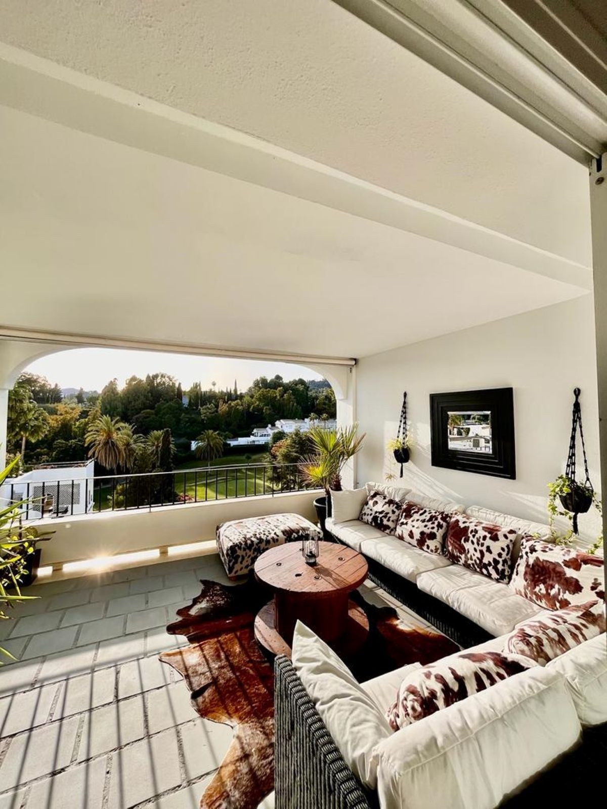https://cdn.resales-online.com/public/199lfdjq5g/properties/70998996d7c311ed84bd0217bc231ef4/w1200/1-7980e48d732b6fc85c14b43b94d2aa54.jpg?v=1681152809