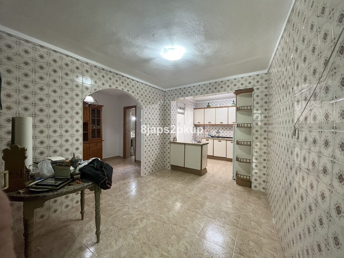 https://cdn.resales-online.com/public/8japs2pkup/properties/82751813dd1d11ed84bd0217bc231ef4/w1200/1-7980e48d732b6fc85c14b43b94d2aa54.jpg?v=1681739255