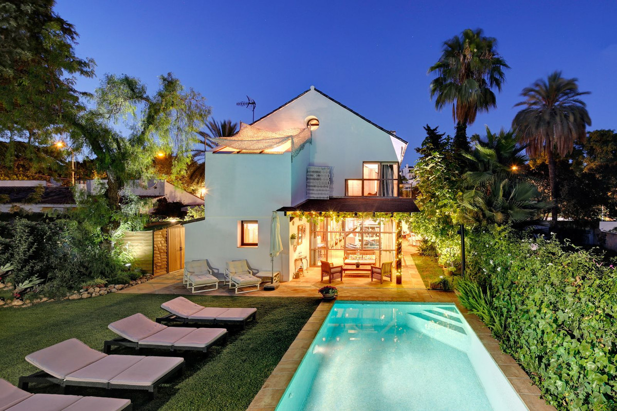 https://cdn.resales-online.com/public/92cqrna9i0/properties/9608d6fcdb4f11eca97d0217bc231ef4/w1200/1-7980e48d732b6fc85c14b43b94d2aa54.jpg?v=1653396782