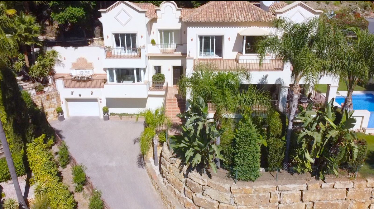 https://cdn.resales-online.com/public/iri9q5dl17/properties/494b7b6ded8811edb6600217bc231ef4/w1200/1-7980e48d732b6fc85c14b43b94d2aa54.jpg?v=1683552482