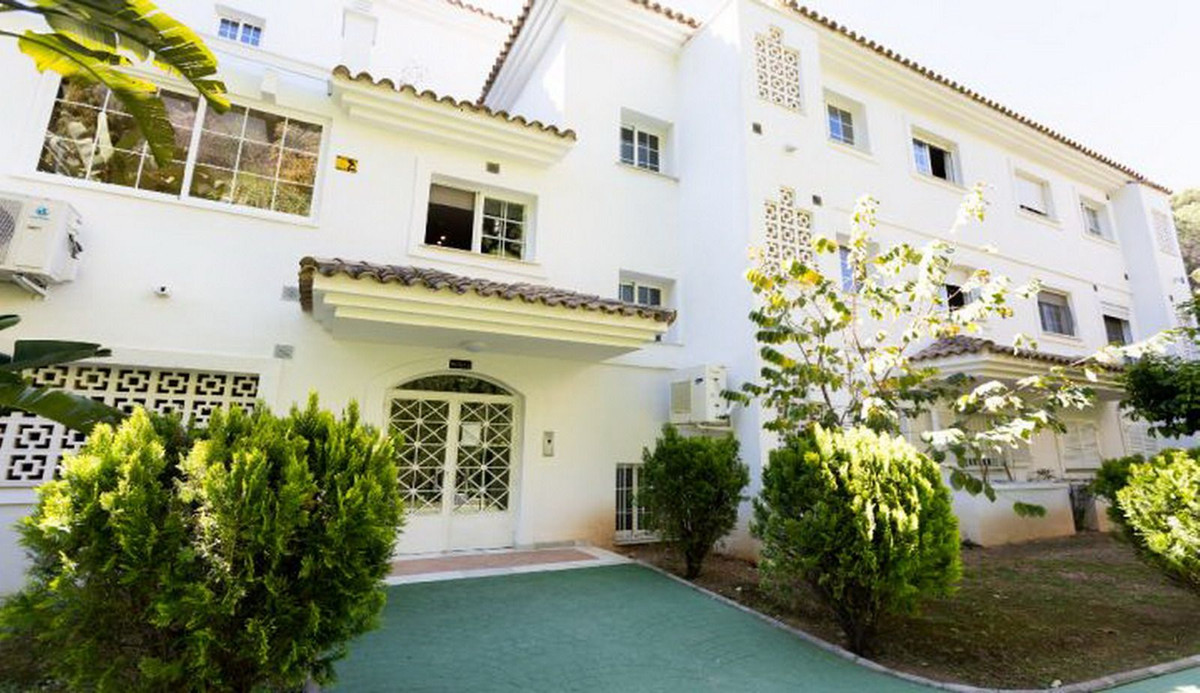https://cdn.resales-online.com/public/4igsp94qm4/properties/76f2689dee8911edb6600217bc231ef4/w1200/1-7980e48d732b6fc85c14b43b94d2aa54.jpg?v=1683654833
