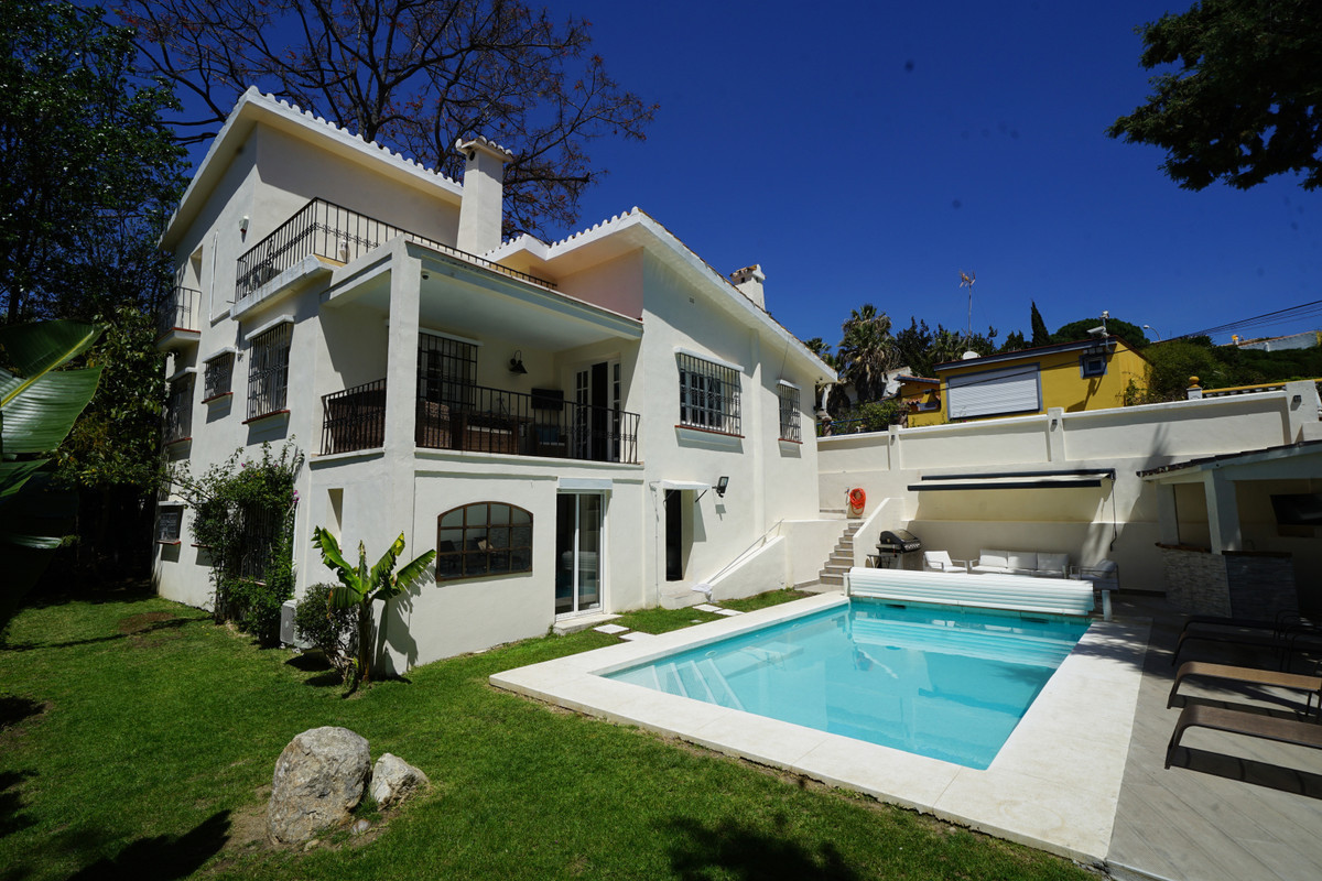 https://cdn.resales-online.com/public/tvd64zcaq6/properties/2bdc45e7efc211edb6600217bc231ef4/w1200/1-7980e48d732b6fc85c14b43b94d2aa54.jpg?v=1683788875