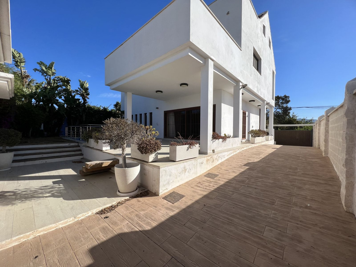https://cdn.resales-online.com/public/sw6cr1ri2g/properties/7fb87929f49311edb6600217bc231ef4/w1200/1-7980e48d732b6fc85c14b43b94d2aa54.jpg?v=1684318858