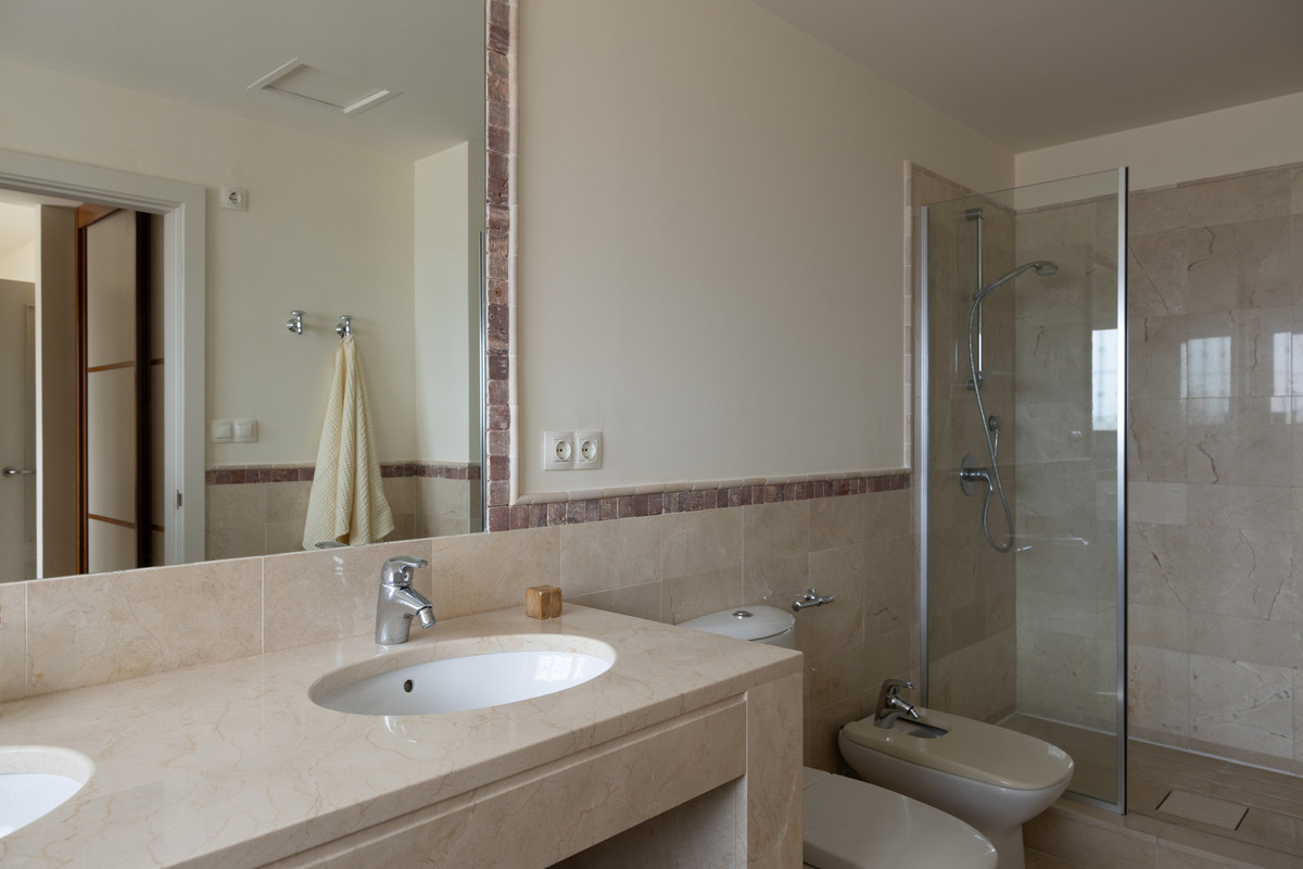 https://cdn.resales-online.com/public/6u5vbuh1hk/properties/da2ee8f0faba11edb6600217bc231ef4/w1200/19-d0ed7da2012a09046d307c195d98e7d6.jpg?v=1684995194