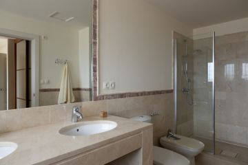 https://cdn.resales-online.com/public/6u5vbuh1hk/properties/da2ee8f0faba11edb6600217bc231ef4/w1200/19-d0ed7da2012a09046d307c195d98e7d6.jpg?v=1684995194