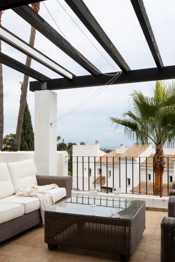 https://cdn.resales-online.com/public/6u5vbuh1hk/properties/da2ee8f0faba11edb6600217bc231ef4/w1200/7-aa4cc561180b369757c0bb4af9886cd3.jpg?v=1684995194