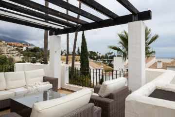 https://cdn.resales-online.com/public/6u5vbuh1hk/properties/da2ee8f0faba11edb6600217bc231ef4/w1200/8-e64a9055bba3e77ac8aca3b893cdf826.jpg?v=1684995194