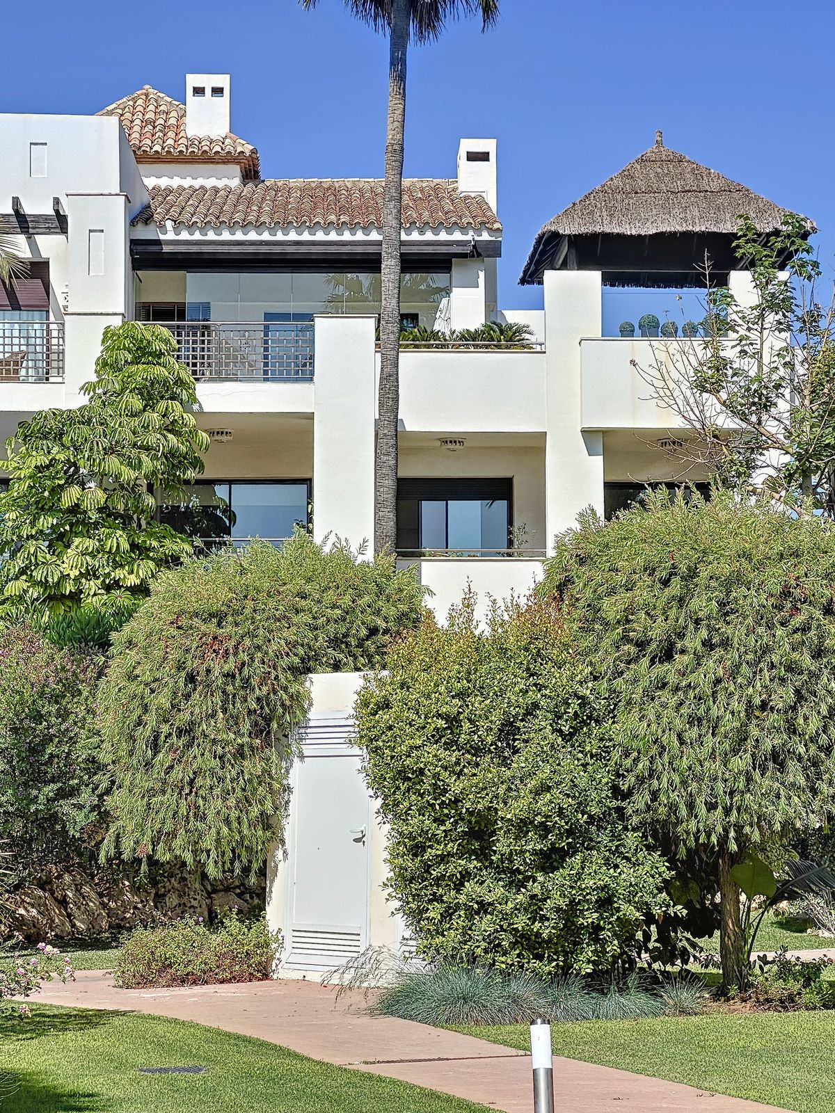 https://cdn.resales-online.com/public/25ldb8kiyd/properties/823b17f9fa4b11edb6600217bc231ef4/w1200/24-613bbc26f32d7013d348ef202dd30a43.jpg?v=1684948382