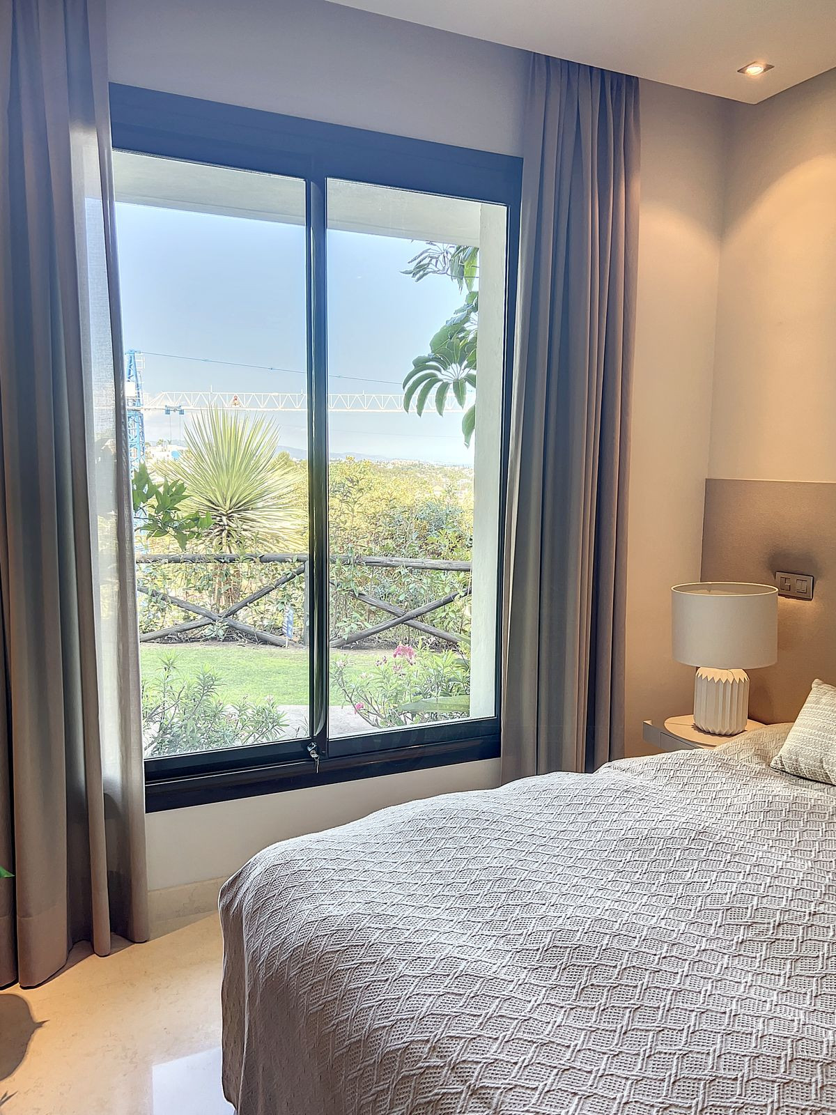 https://cdn.resales-online.com/public/25ldb8kiyd/properties/823b17f9fa4b11edb6600217bc231ef4/w1200/6-241328e1bcc9c0d8ce1222beb6c967a8.jpg?v=1684948382