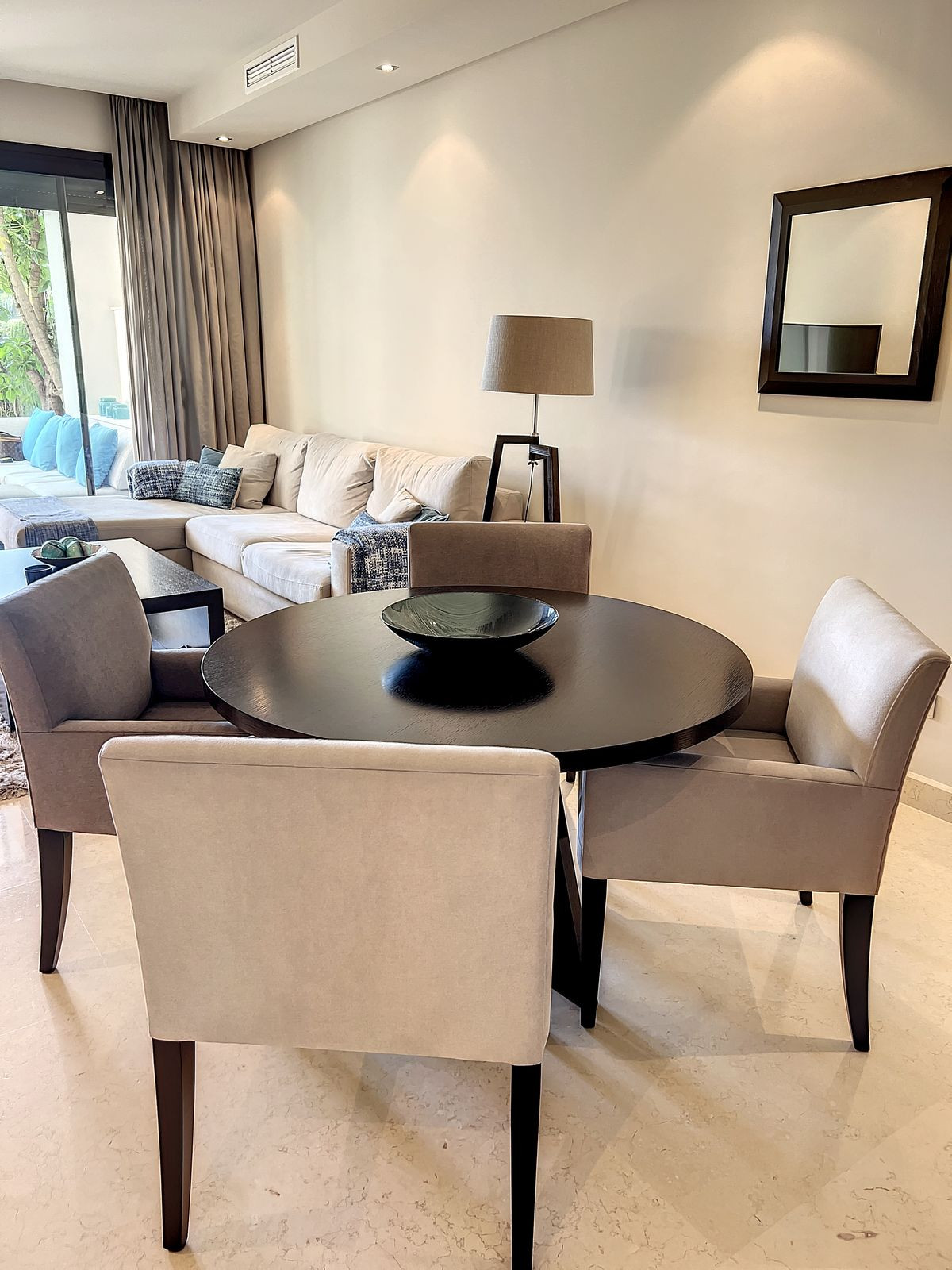 https://cdn.resales-online.com/public/25ldb8kiyd/properties/823b17f9fa4b11edb6600217bc231ef4/w1200/8-e64a9055bba3e77ac8aca3b893cdf826.jpg?v=1684948382
