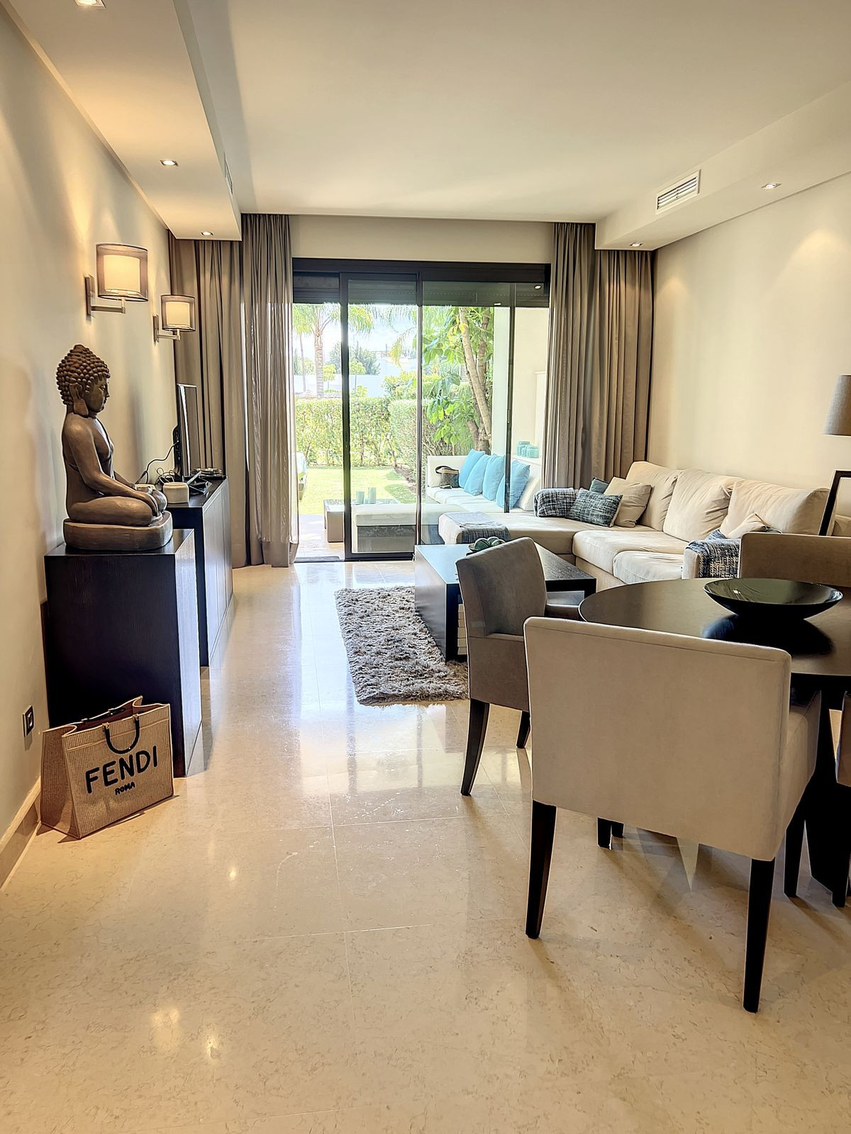 https://cdn.resales-online.com/public/25ldb8kiyd/properties/823b17f9fa4b11edb6600217bc231ef4/w1200/9-467d0cee5b725f3ef65f102a0c2e69c0.jpg?v=1684948382