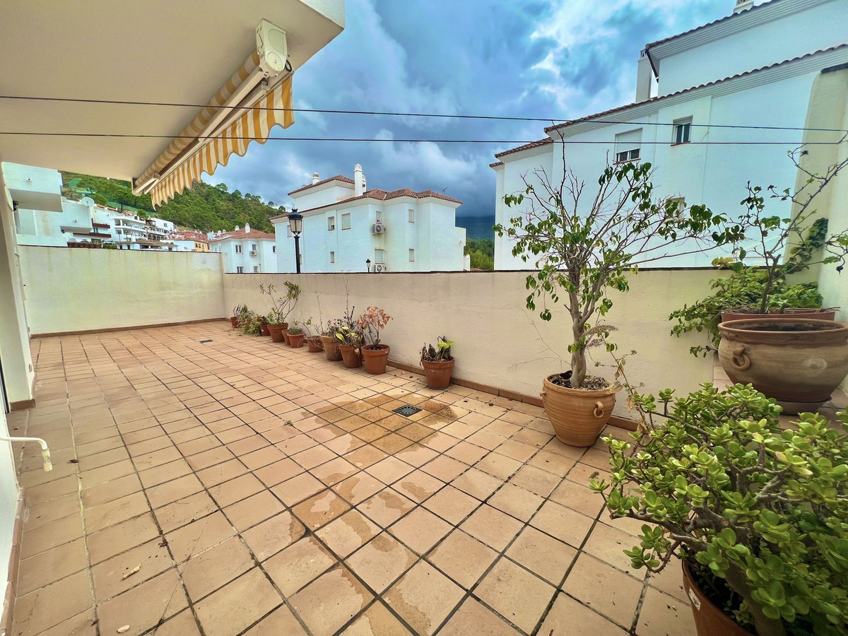 https://cdn.resales-online.com/public/aa2saqz9w9/properties/f860765dfa3211edb6600217bc231ef4/w1200/2-5bd7b9d04b45e33852eaf0ec6670150d.jpg?v=1684936976