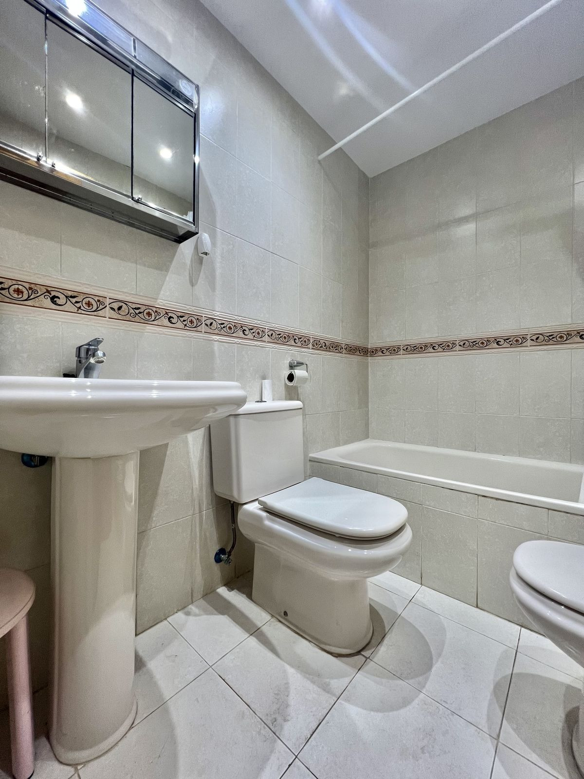 https://cdn.resales-online.com/public/aa2saqz9w9/properties/f860765dfa3211edb6600217bc231ef4/w1200/13-5fd73dea700db77384c091ca9818b1a9.jpg?v=1684936976