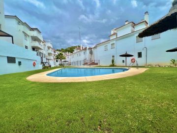 https://cdn.resales-online.com/public/aa2saqz9w9/properties/f860765dfa3211edb6600217bc231ef4/w1200/1-7980e48d732b6fc85c14b43b94d2aa54.jpg?v=1684936976