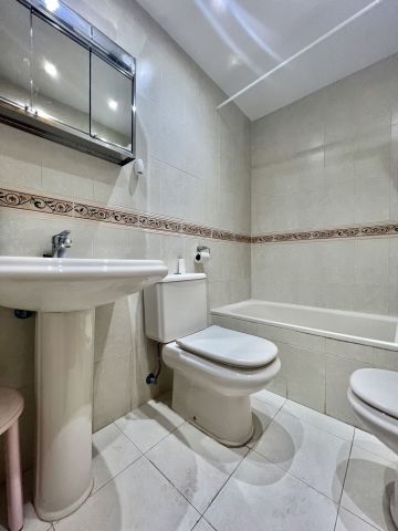 https://cdn.resales-online.com/public/aa2saqz9w9/properties/f860765dfa3211edb6600217bc231ef4/w1200/13-5fd73dea700db77384c091ca9818b1a9.jpg?v=1684936976