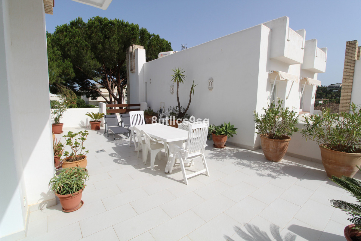 https://cdn.resales-online.com/public/8utllcs9sg/properties/21e37180f9f511edb6600217bc231ef4/w1200/18-cc72f169493c096e712837ff5d8b6e41.jpg?v=1684910274