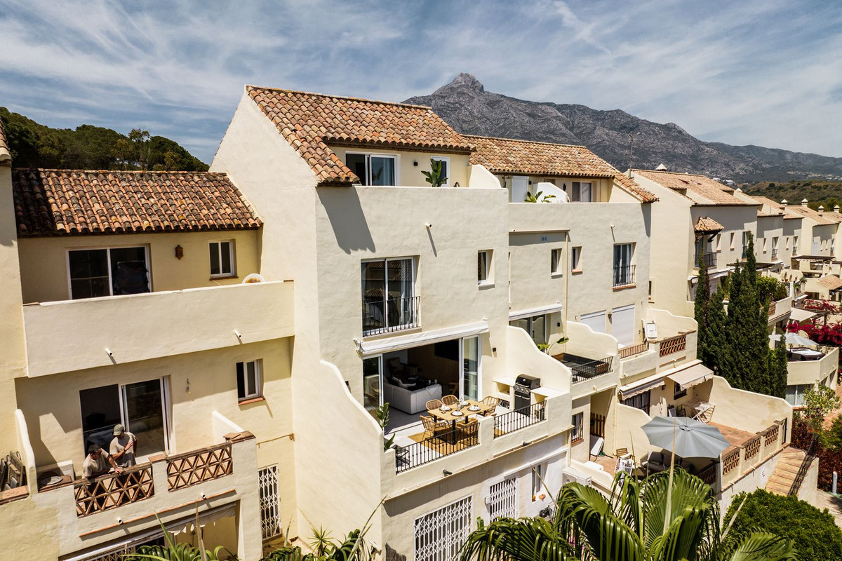 https://cdn.resales-online.com/public/vvmdwbkuht/properties/2f9e587bf49d11edb6600217bc231ef4/w1200/17-dd5fcd4f0eb487dfa3803f7e20814c0e.jpg?v=1684323121