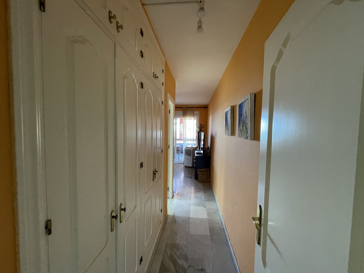https://cdn.resales-online.com/public/mqt4ubvq31/properties/b3df2cd1f0a811edb6600217bc231ef4/w1200/17-dd5fcd4f0eb487dfa3803f7e20814c0e.jpg?v=1684931003