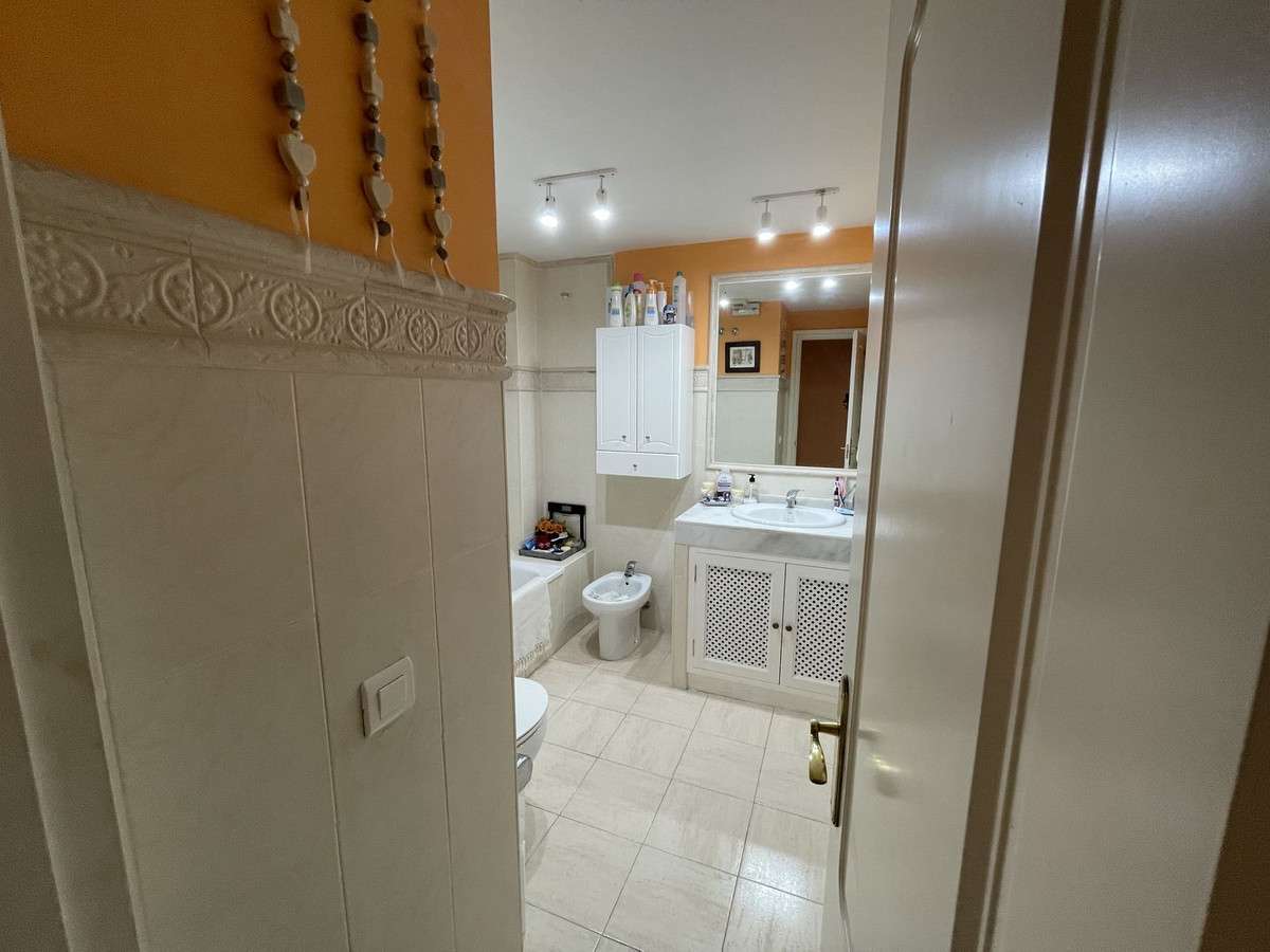 https://cdn.resales-online.com/public/mqt4ubvq31/properties/b3df2cd1f0a811edb6600217bc231ef4/w1200/18-cc72f169493c096e712837ff5d8b6e41.jpg?v=1684931003