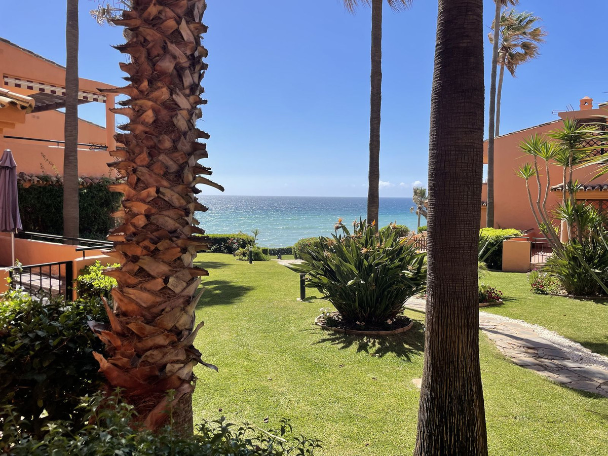 https://cdn.resales-online.com/public/mqt4ubvq31/properties/b3df2cd1f0a811edb6600217bc231ef4/w1200/22-bcf8e6250e0bab365f900a8ac31ac040.jpg?v=1684931003